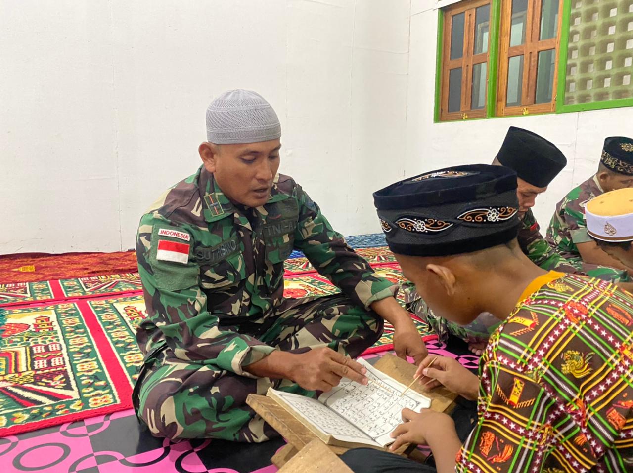 Bentuk Perhatian Di Papua Satgas Pamtas RI PNG Yonif R 142 KJ Ajarkan