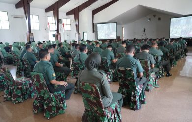Prajurit dan Persit Kodam XVIII/Kasuari Ikuti Penyuluhan