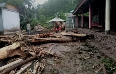 Banjir-bandang-di-Kampung-Langgai-Nagari-Gantiang-Mudiak-Utara-Surantih-Kecamatan-Sutera-Pesisir-Selatan-438312776.jpeg